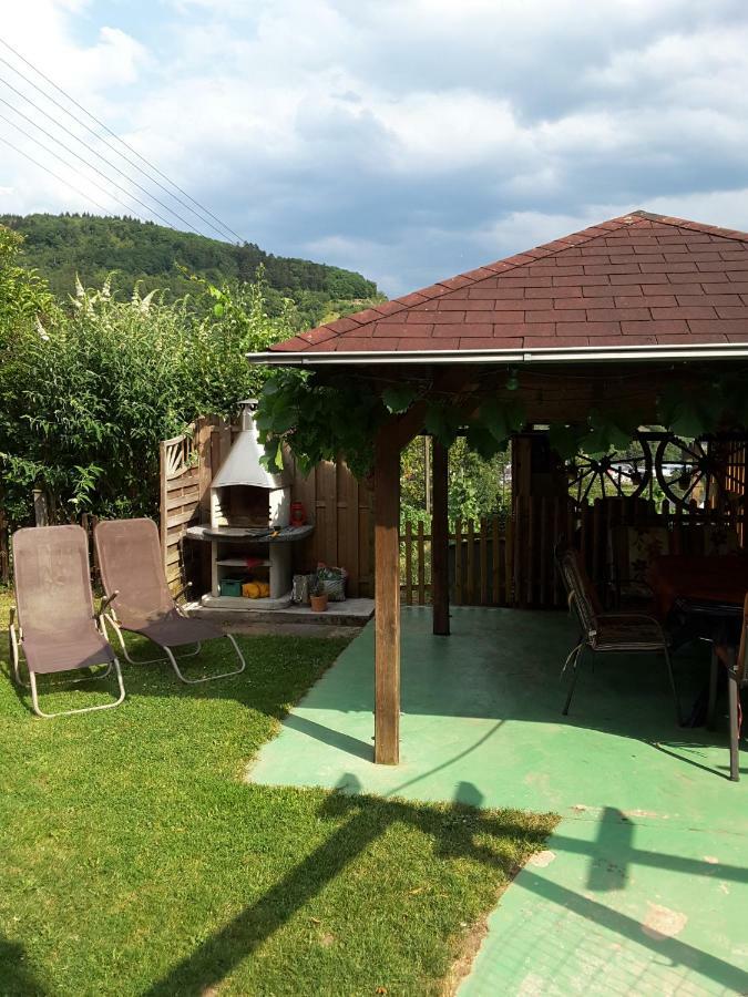 Die Ferienwohnung Lindenhof Zell an der Mosel Esterno foto